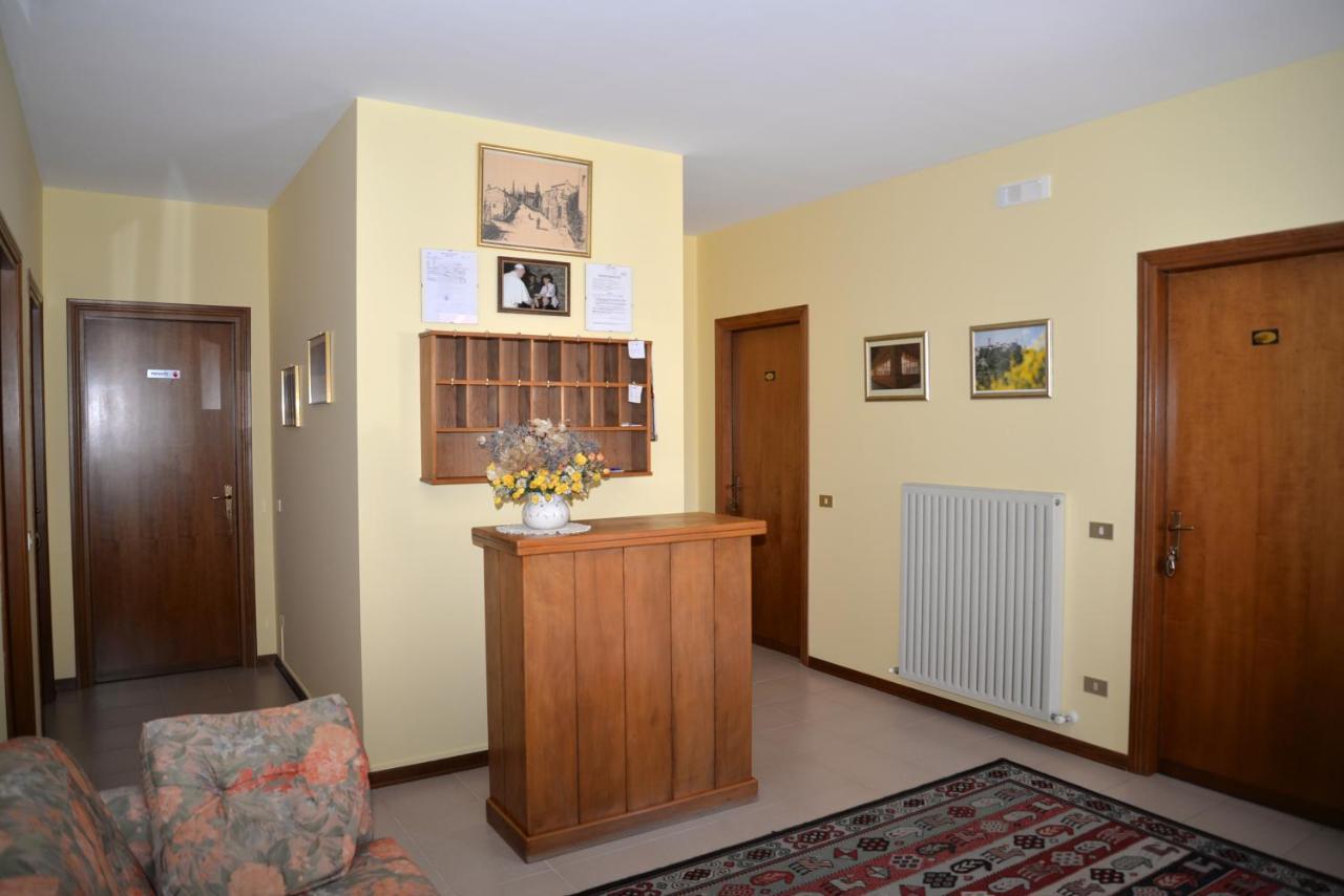 Camere Tiziana Assisi Eksteriør bilde